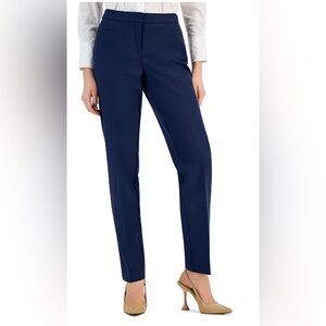 I.N.C. International Concepts
Women's Mid-Rise L-Pocket Straight-Leg Pants.